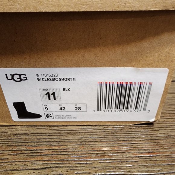 UGG Womens Classic Short II, NWT Black Size 11 - Picture 8 of 12